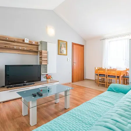Holiday home Awesome In With Wifi Zminj