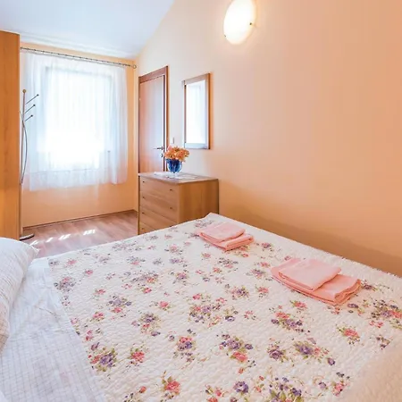 Awesome In With Wifi Holiday home Zminj