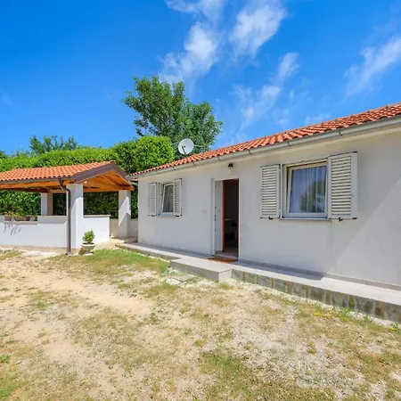 Holiday home Awesome In With Wifi Zminj